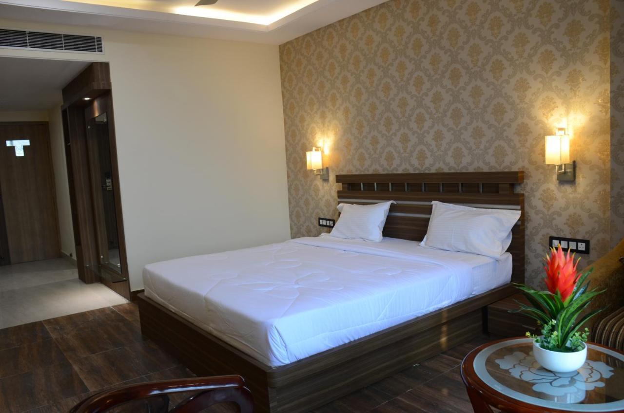Puja Residency Hotel Varanasi Exterior foto